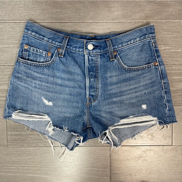 Levi’s Iconic 501 Denim Jean Short Button Fly Medium Wash Size 27 - Picture 3 of 15